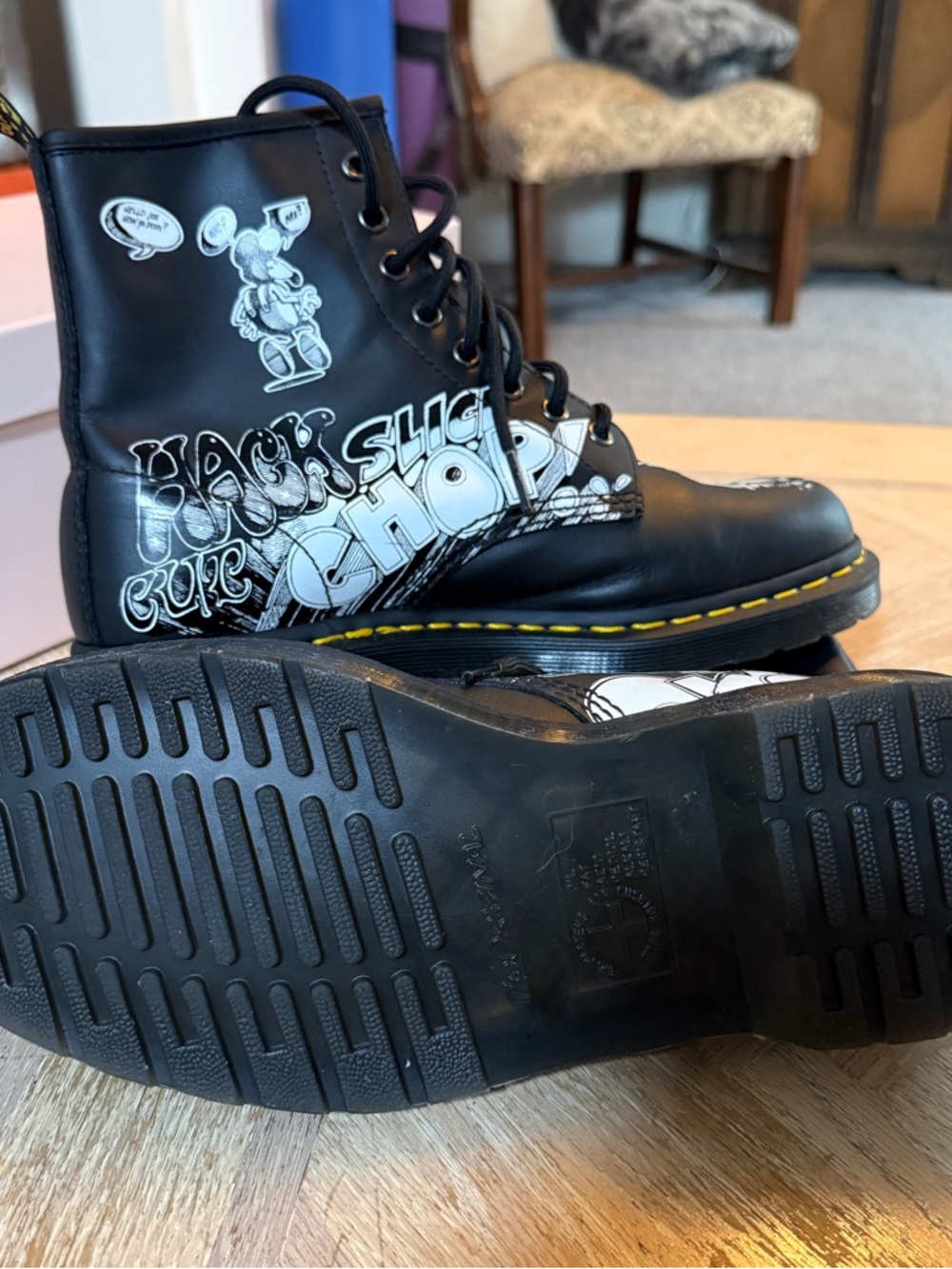 Dr. Martens LIMITED EDITION Rick Griffin boots - Picture 3 of 13